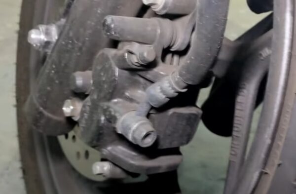 PCXブレーキパッド残量の見方