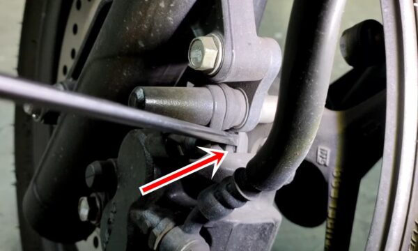 PCXブレーキパッド残量の見方