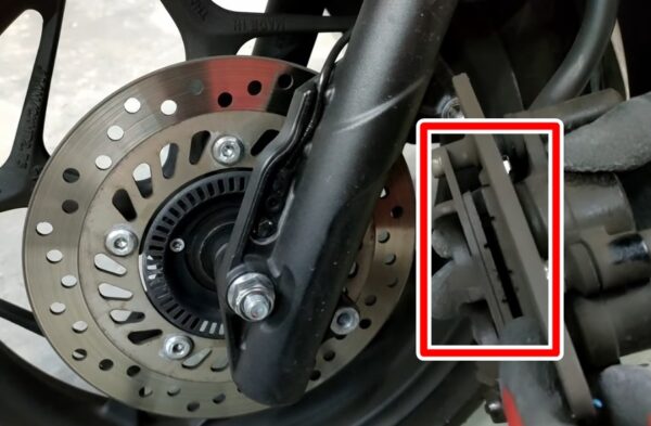 PCXブレーキパッド残量の見方