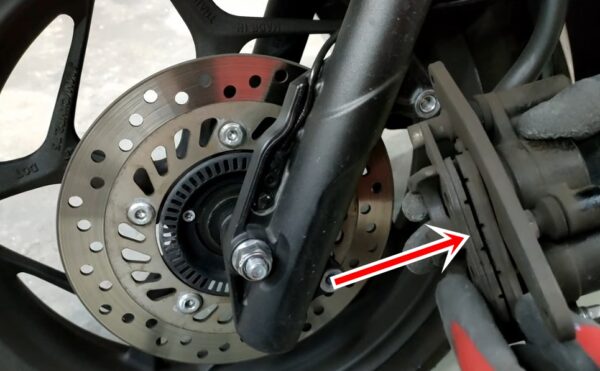 PCXブレーキパッド残量の見方